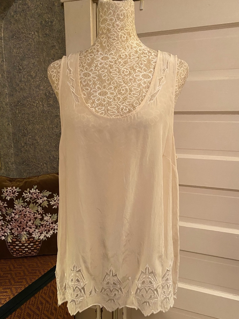 Rag & Bone silk Cream Embroidered Scoop Neck Tank Top sleeveless blouse sz lol